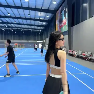 罗玲
